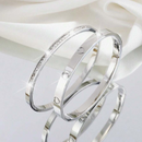 Conjunto de 2 Peças de Braceletes com pontos de luz e zircônia