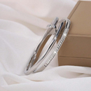 Conjunto de 2 peças de Braceletes Prego e zircônia