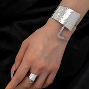 Conjunto Moderno - Martelado - 1 Bracelete e 1 anel
