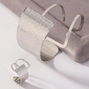 Conjunto Moderno - Martelado - 1 Bracelete e 1 anel