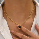 Colar trançado com pingente Onix de resina