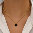 Colar trançado com pingente Onix de resina