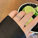 Anel Linha paralelas com zircônias