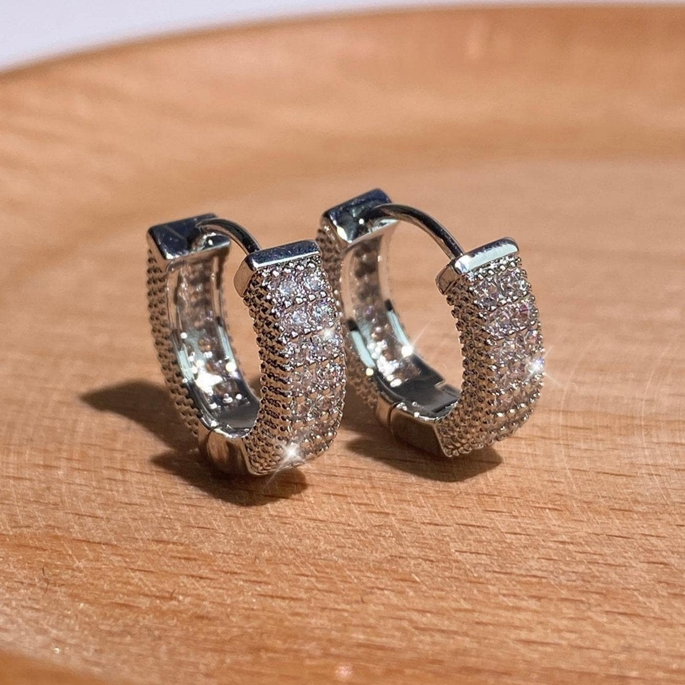 Brincos de argola com micro zircônia
