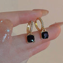 Brincos de argola com zircônias