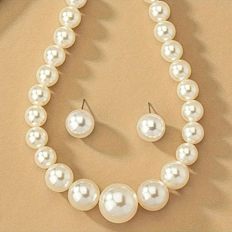 Conjunto em Pérolas sintéticas - Colar e Brincos
