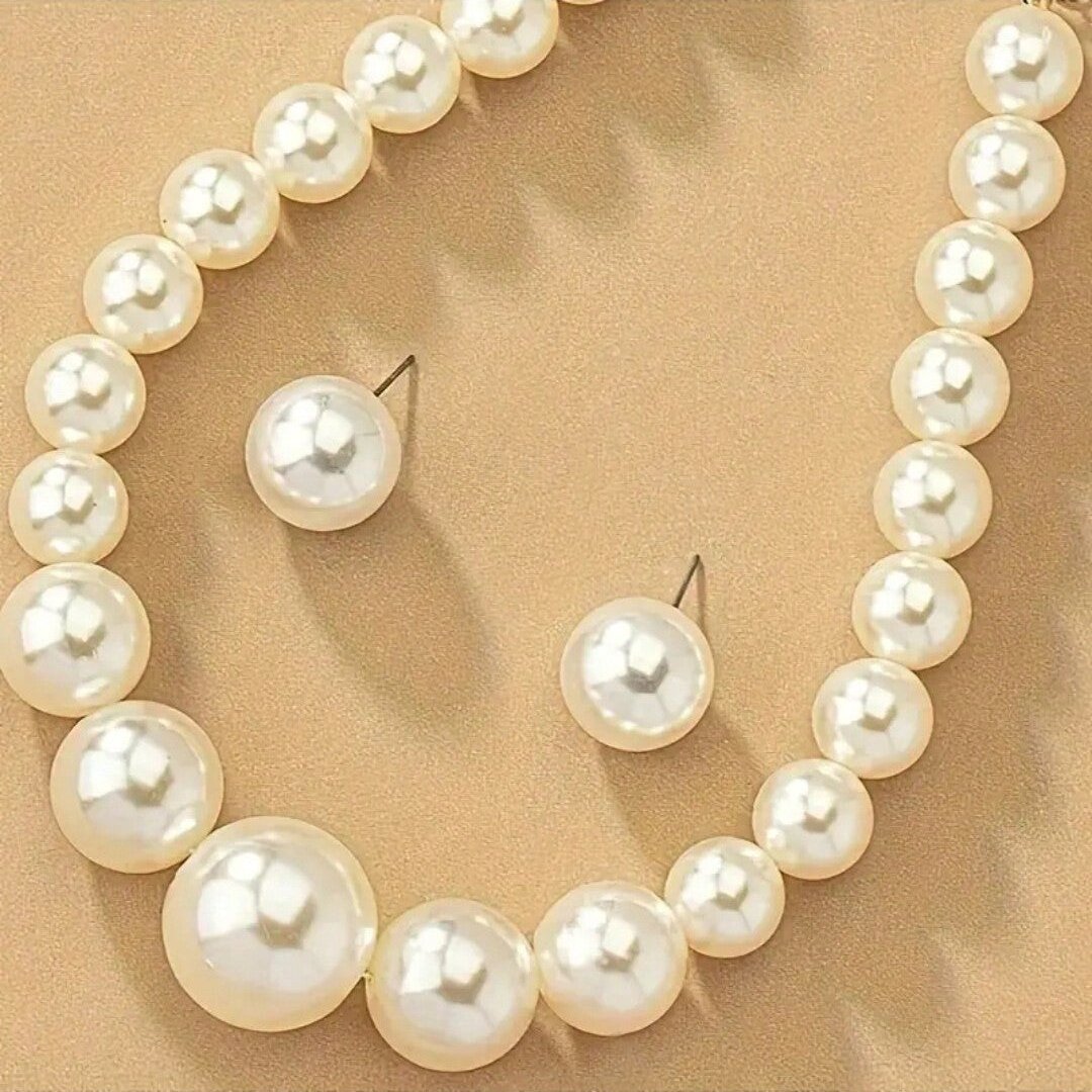 Conjunto em Pérolas sintéticas - Colar e Brincos