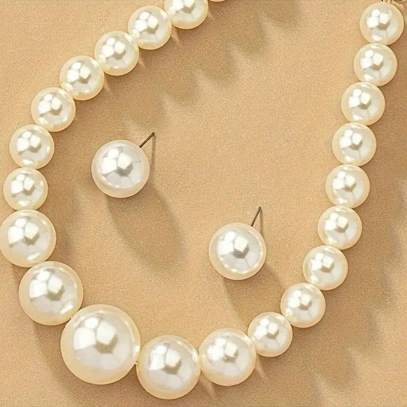 Conjunto em Pérolas sintéticas - Colar e Brincos