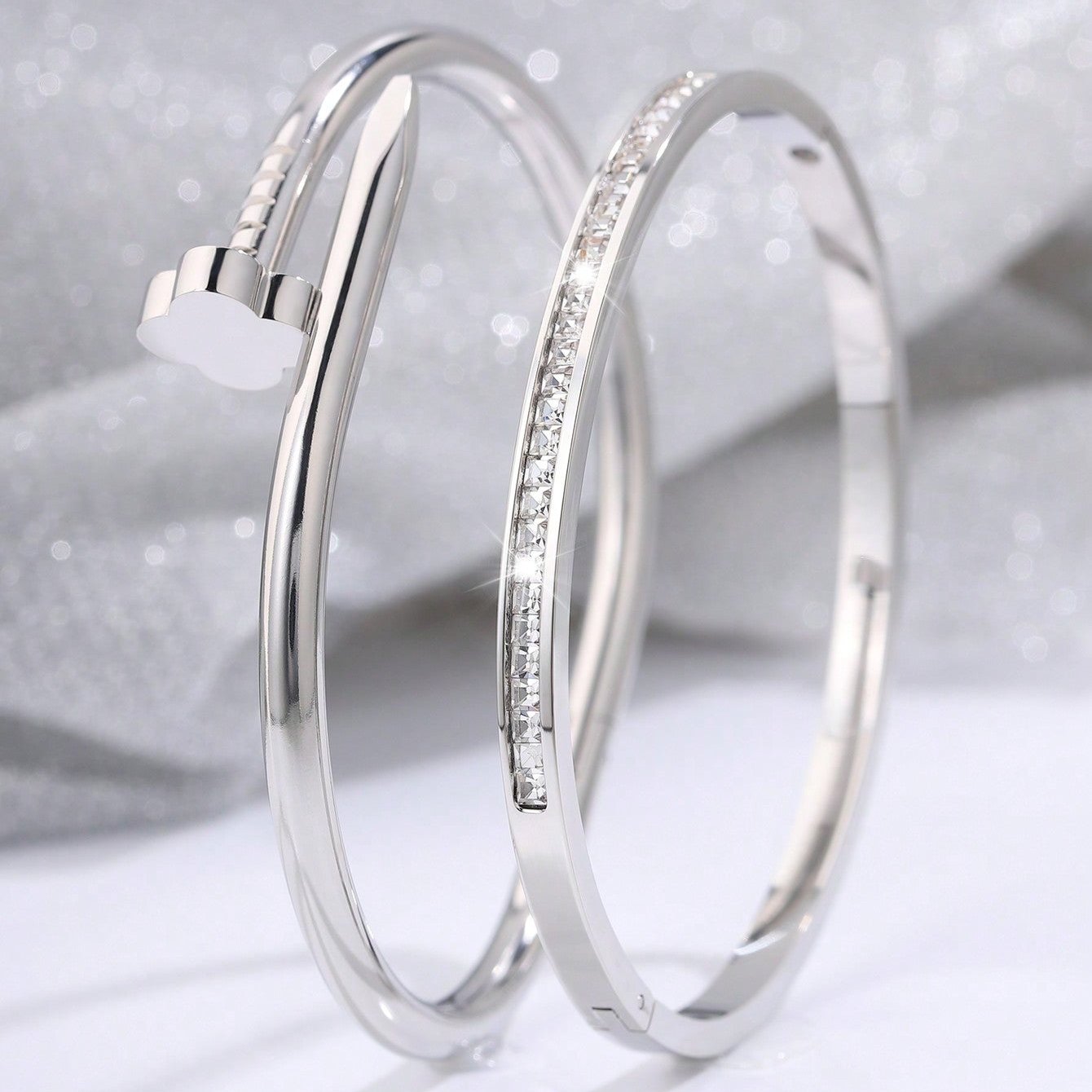 Conjunto de 2 peças de Braceletes Prego e zircônia
