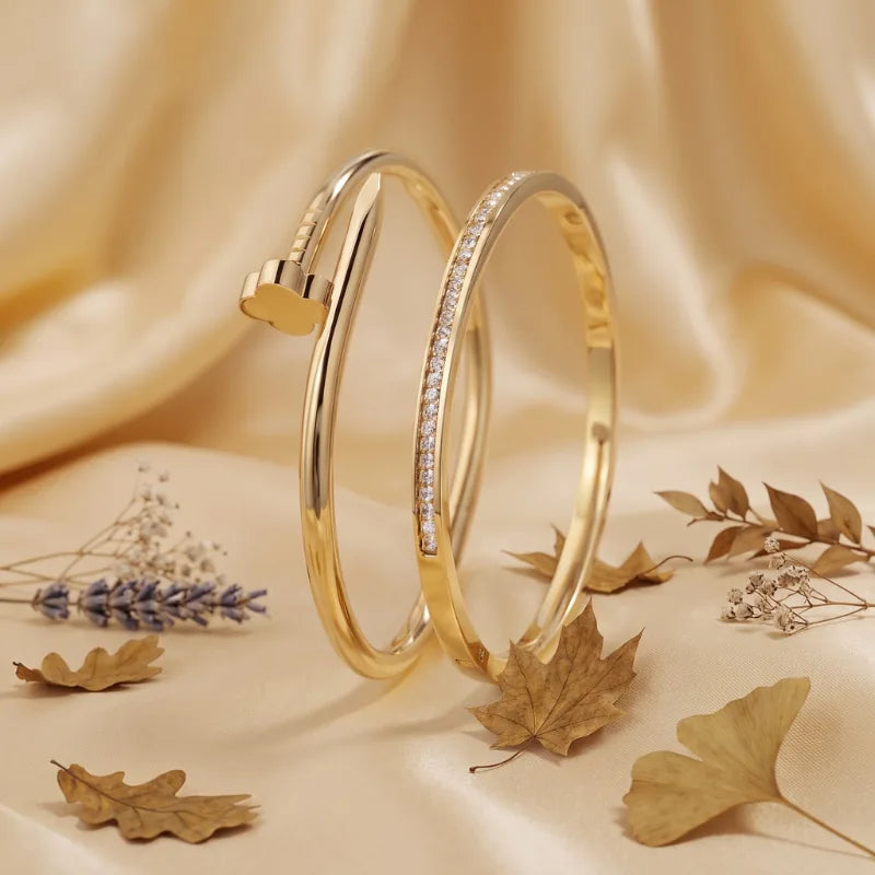 Conjunto de Braceletes Prego Trevo e Zircônias – 2 Peças