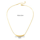 Colar feminino em aço inoxidável com pingente em arco longo.