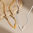 Colar espinha de peixe com V em aço inoxidável