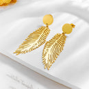 Brincos Pena em aço inoxidável 316L dourado com pingente. Joias da moda que não desbotam