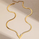 Colar espinha de peixe com V em aço inoxidável